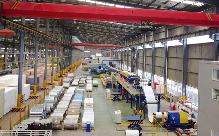 寶潤(rùn)達(dá)車庫(kù)門生產(chǎn)實(shí)拍