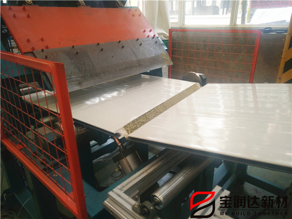 寶潤(rùn)達(dá)聚氨酯復(fù)合板生產(chǎn)