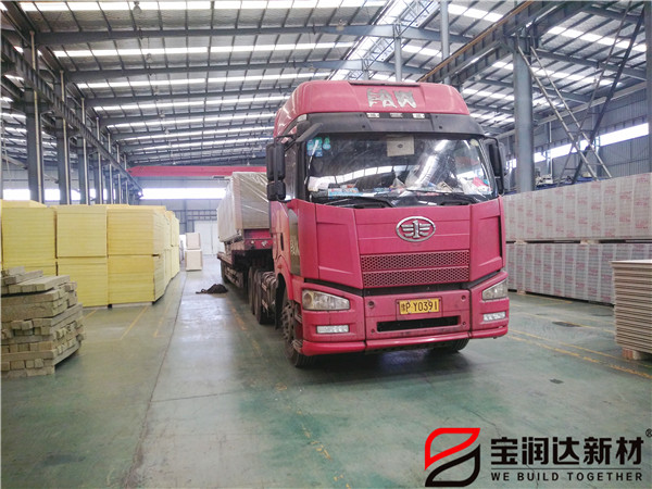 寶潤(rùn)達(dá)聚氨酯封邊巖棉板發(fā)貨