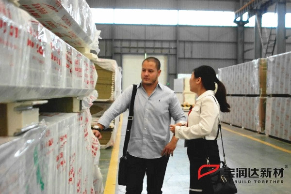 美國客戶Marcelo先生來訪寶潤達(dá)洽談聚氨酯夾芯板合作