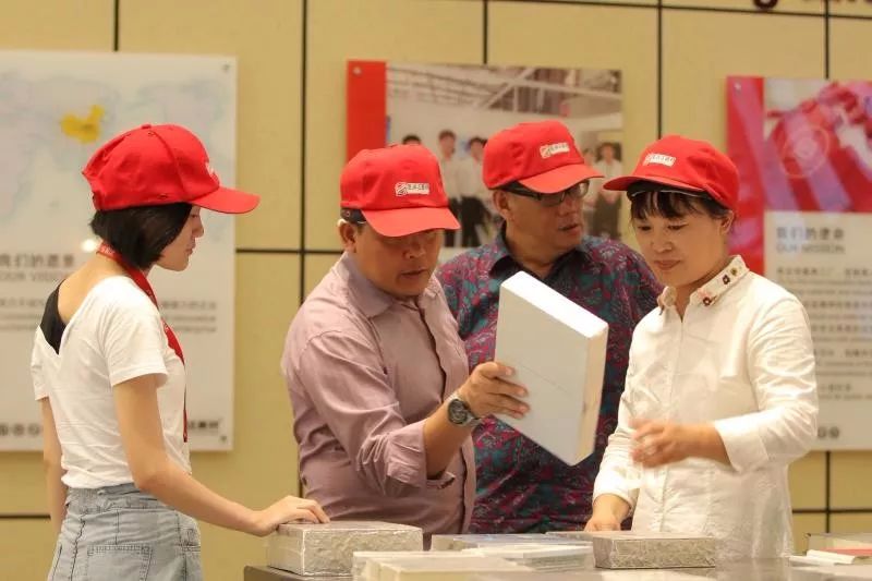 印尼客戶來訪寶潤達(dá)洽談聚氨酯冷庫板合作