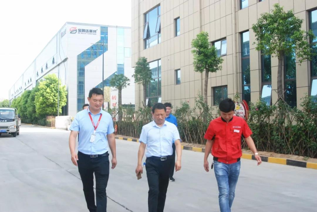 情系一線，市產(chǎn)業(yè)集聚區(qū)領(lǐng)導(dǎo)一行慰問寶潤達(dá)生產(chǎn)員工