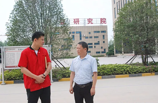 【政府關(guān)懷】市產(chǎn)業(yè)集聚區(qū)領(lǐng)導(dǎo)一行慰問寶潤達(dá)一線員工