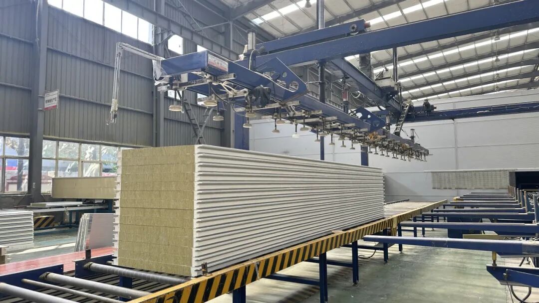 寶潤(rùn)達(dá)聚氨酯封邊巖棉板 寶潤(rùn)達(dá)聚氨酯封邊巖棉板