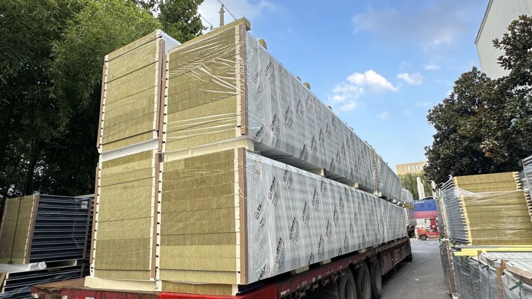 寶潤(rùn)達(dá)聚氨酯封邊巖棉板 寶潤(rùn)達(dá)聚氨酯封邊巖棉板