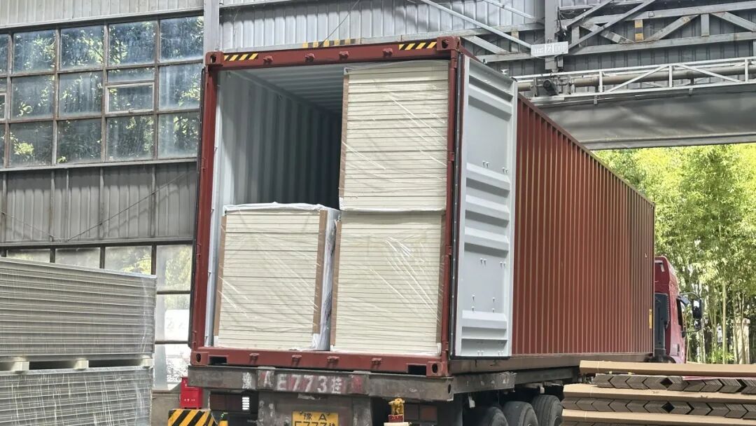 寶潤(rùn)達(dá)聚氨酯封邊巖棉板 寶潤(rùn)達(dá)聚氨酯封邊巖棉板