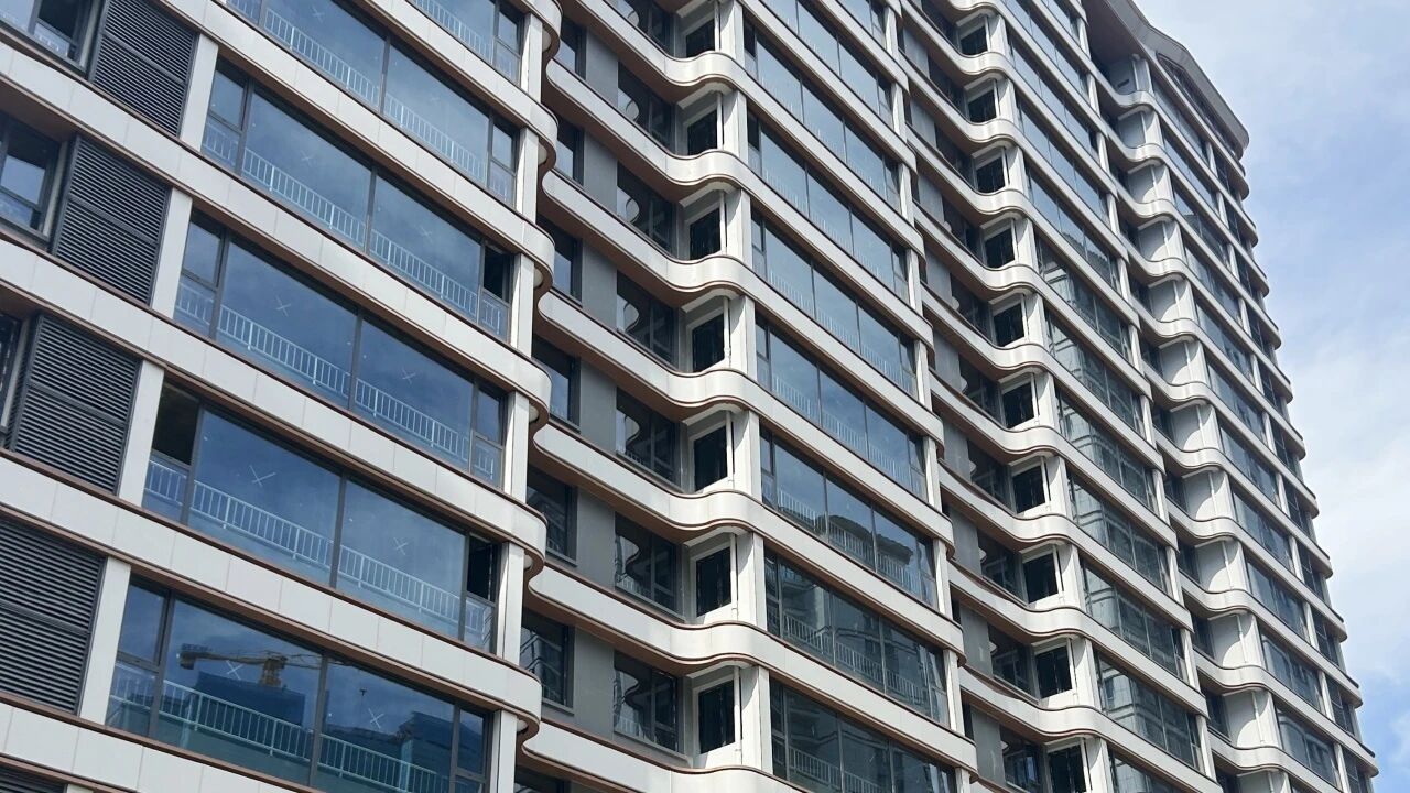 寶潤(rùn)達(dá)鋁單板+氟碳一體板打造神木鳳凰城幕墻新標(biāo)桿